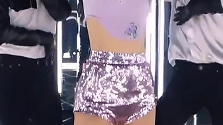 It's Jennie And Her Thighs Again