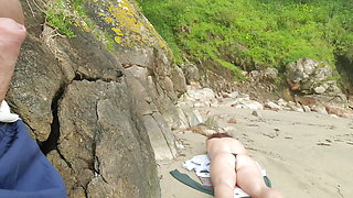 Dick Flash on the Beach. I Jerk off to a MILF. She Showed Her Pussy and Tits