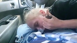 AMATEUR BLONDE SUCKING A BIG BLACK COCK IN A CAR