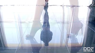 Perfect Pussy Tease: Sexy Solo Babe Bares All