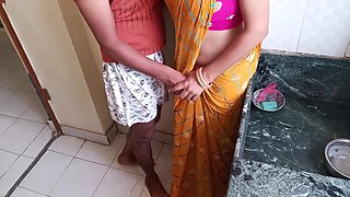 Kaamwali Naughty Married Stepdaughter Fucked In Kitchen While She Was Washing Dishes