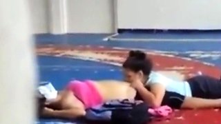 Deux Coquines Surprise au Gymnase - French Amateur Video