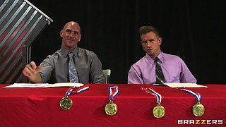 Miss Titness America With Johnny Sins, Bill Bailey, Brandi Love, Kendra Lust, Diamond Jackson, Jewels Jade - Brazzers