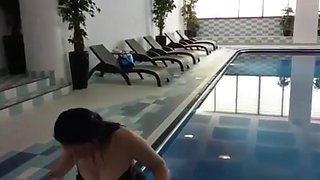 niquée dans le sauna on se fait surprendre