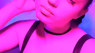 Xyulove Poses Cutely for the Camera and Gives All Her Subscribers a Gentle Kiss