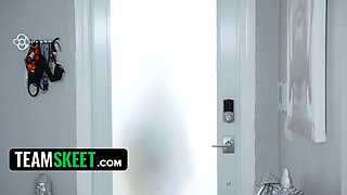 Natural jugged small Payton Avery takes a meaty creampie after hardcore nailing