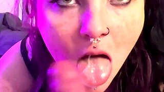 Amateur hands free close up blowjob