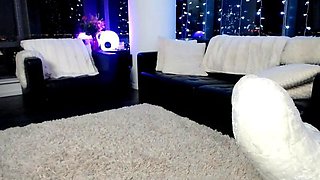 Big ass babe exposes her big boobs