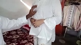 Hot Aunty Seduces Servant Alone - Anal Fucking & Big Boobs Sex in Hindi