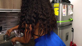 I hire a maid to clean and she seduce me to fuck her really