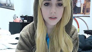 Blonde tight pussy babe has solo toy fun