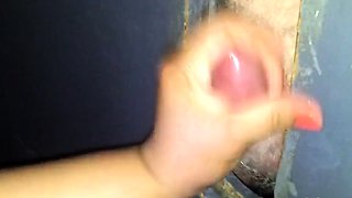 Svenska Hustruns Glory Hole Handjob