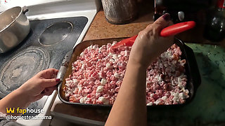 Cheryl Cooks a Halloween Treat