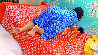 Moroccon Hot Maid with Huge Ass Show Front of Boss and Then She Open Her Booty and Boss Start Sex