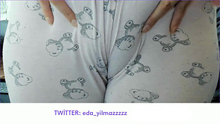 CAMELTOE- SWOLLEN PUSSY- RUBBING PUSSY WITH PAJAMA