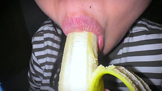 I Put a Banana in My Sensual Mouth While I Was Horny in Morning - This Is My Everyday Morning Routine