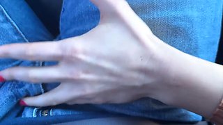 (ITA) ITALIAN GIRLFRIEND CHEATS on her partner in the CAR with his friend