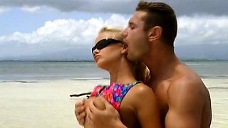 Amateur blonde girlfriend hardcore fucks