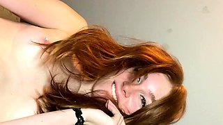Solo pussy toying redhead close up action