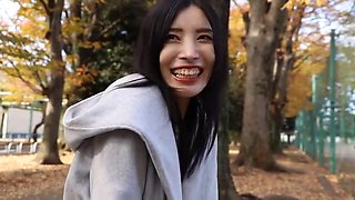 色気漂う美人妻がキスから積極的に男の乳首舐めやフェラをする淫乱痴女前戯