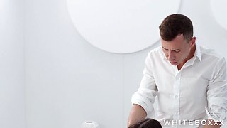 Lewd vixen Lisa Belys breathtaking X-rated scene