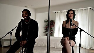 Green Haired Girl Gia Paige Gets Her Chance With Isiah Maxwell