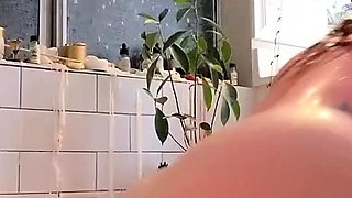 Awesome Big Boobs Blonde Masturbates In The Shower