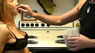 Amateur blonde babe masturbates on cam