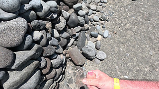 He Saw a Naked Girl on the Beach and Started Jerking off