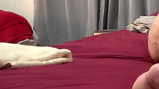 Busty BBW MILF Gets Out the Shower to Cream Herself on the Bed