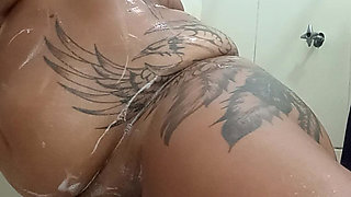 Sexy Carioca BBW Morning Bath