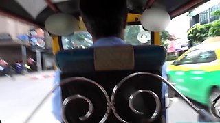 Thai amateur girl picked up in a Tuk Tuk