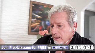 FreeUse - deep throat action