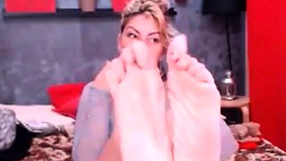 Russian MILF Shows Her Sexy Soles on Webcam