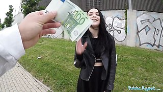 Alessa Savage's outside porn by Public Agent
