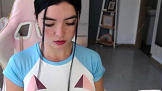 Amateur Webcam Teen Flashes Masturbates