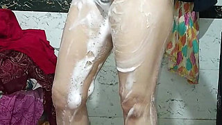 Priya Bhabi Hot Body Show