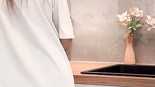 MILF Gets Too Horny After Coffee and Finishes on the Kitchen Counter