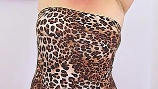 British GILF Lacey Starr Stuffs Her Pantyhosed Cunt with Dildo