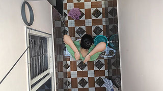 Saw the Neighbor's Sister-in-law Taking a Bath