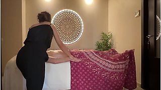Oriental Massage With Hot Oils