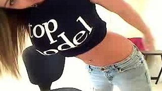 Young amateur teen in solo masturbation getting kinky