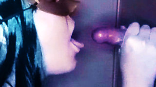 24 Squeezing Myself in a Gloryhole - Leila