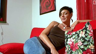 German skinny milf tries first solo casting