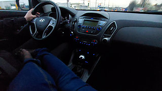 Amateur MILF in Jeans and Nylon Socks Gives a Taxi Driver a Footjob