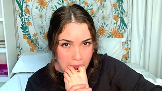 Flexible pale brunette with foot fetish does hot footjob