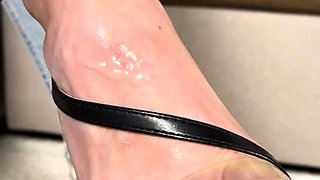 Flexible foot fetish masturbating with feet and hands