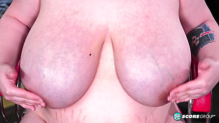 Pregger Roxanne Miller loves her big tits and hairy pussy