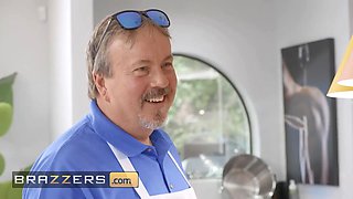 Brazzers - Tommy King loves getting her narrow arsehole drilled by her neighbour's throbbing schlong