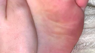 Flexible foot fetish masturbating with feet and hands